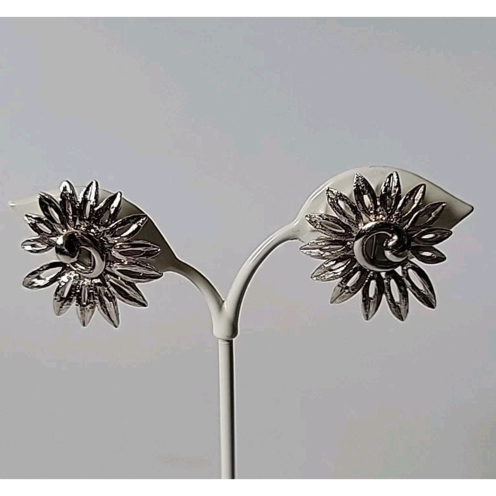 Park Lane Signed Vintage Silver Tone Spiral Filigree Flower Clip On Earrings